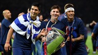 MSN dan Titel Liga Champions. Bersama Neymar dan Luis Suarez, Messi meraih trofi Liga Championsnya yang keempat pada tahun 2015 setelah menundukkan Juventus 3-1 (Foto: Matthias Hangst/Getty Images)