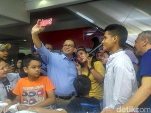 Anies Dicurhati Pedagang Tanah Abang: Penjualan Turun Pak!