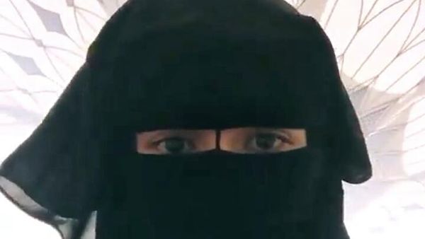 Pergi Umrah, Laudya Cynthia Bella Tampil Bercadar