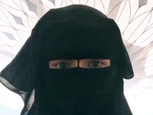 Pergi Umrah, Laudya Cynthia Bella Tampil Bercadar