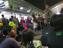 Jelang Lebaran, Stasiun Senen Masih Dipadati Pemudik