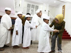 150 Anak Yatim Asal Papua Temui Wapres JK