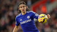 Chelsea mengontrak Filipe Luis setelah bek kiri itu mengantar Atletico Madrid lolos ke final Liga Champions. Tapi di Stamford Bridge Luis kalah bersaing dengan Cesar Azpilicueta hingga akhirnya dipulangkan kembali ke Atletico (Foto: Scott Heavey/Getty Images)