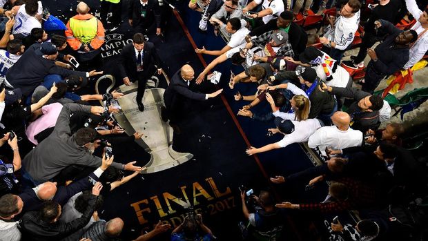 Zidane membawa Real Madrid mempertahankan gelar juara Liga Champions di Cardiff, Wales. 