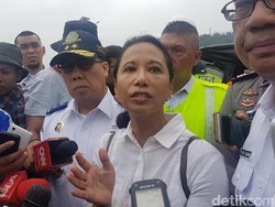 Menteri Rini Cek Arus Mudik di Dermaga Baru Pelabuhan Merak