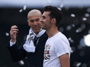 Arbeloa Gantung Sepatu Arbeloa Gantung Sepatu