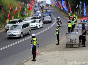 Melihat Kesigapan Polisi Urai Kemacetan di Nagreg Melihat Kesigapan Polisi Urai Kemacetan di Nagreg