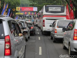 Jalur Nagreg-Garut Padat, Polisi Terapkan One Way