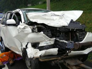 2 Mobil Tabrakan di Tol Cipularang, 13 Orang Terluka