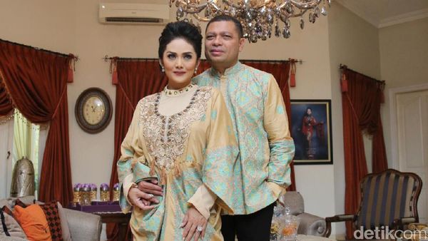 Kemesraan Krisdayanti dan Raul Lemos di Lebaran 2017