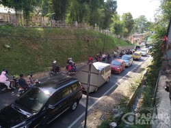 Hari Pertama Lebaran, Lalin di Puncak Macet