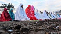 Begini Suasana Salat Id Korban Banjir Bandang Garut