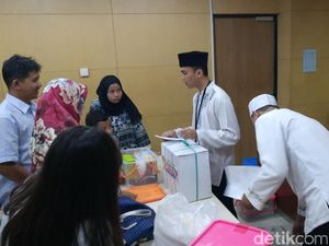 Pembesuk Choel hingga Andi Narogong Datangi Rutan KPK