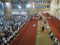 Jemaah Salat Id Mulai Penuhi Masjid Istiqlal