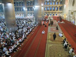 Jemaah Salat Id Mulai Penuhi Masjid Istiqlal Jemaah Salat Id Mulai Penuhi Masjid Istiqlal
