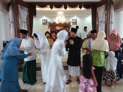 Tepatkah Memperkenalkan Diri pada Calon Mertua Saat Lebaran?