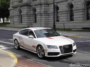 Mobil Tanpa Sopir Pertama Melintas di New York Mobil Tanpa Sopir Pertama Melintas di New York