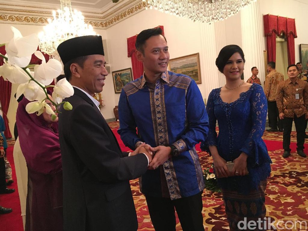 Silaturahmi ke Jokowi, Annisa Pohan Cantik dengan Kebaya Biru Silaturahmi ke Jokowi, Annisa Pohan Cantik dengan Kebaya Biru