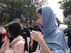 Lebaran di Tahanan, Istri Gubernur Bengkulu Nonaktif Dijenguk Anak