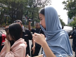 Lebaran di Tahanan, Istri Gubernur Bengkulu Nonaktif Dijenguk Anak