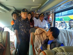 Menhub dan Menteri PUPR Cek Arus Mudik di Terminal Kampung Rambutan
