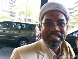 Ngabalin Siap Fasilitasi Prabowo ke Pemerintah soal Data LRT