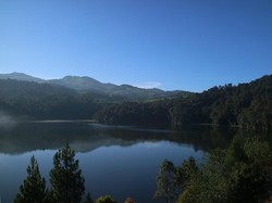Yang Mudik ke Ciwidey, Yuk Foto-foto di Telaga Cantik Ini