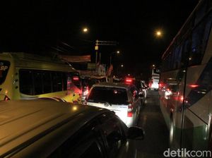 Nagreg Arah Tasik Macet Parah, One Way Diberlakukan Nagreg Arah Tasik Macet Parah, One Way Diberlakukan