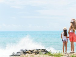 Lakukan Ini, Bun, agar Liburan ke Pantai Bareng Anak Makin Seru