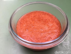 Ada strawberry Sisa? Bikin Saja Jadi Saus Strawbeery yang Segar