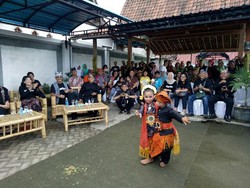 Pulang Kampung ke Banyuwangi, Menpar Takjub dengan Desa Kemiren