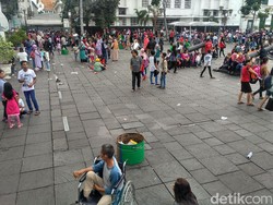Kota Tua Ramai Pengunjung, Sayang Ada yang Buang Sampah Sembarangan