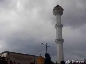 Polisi Buru Penyebar Hoax Menara Masjid Agung Bandung Roboh