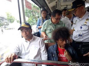 Cek Aplikasi Transportasi Publik, Menhub Naik KRL hingga Metromini