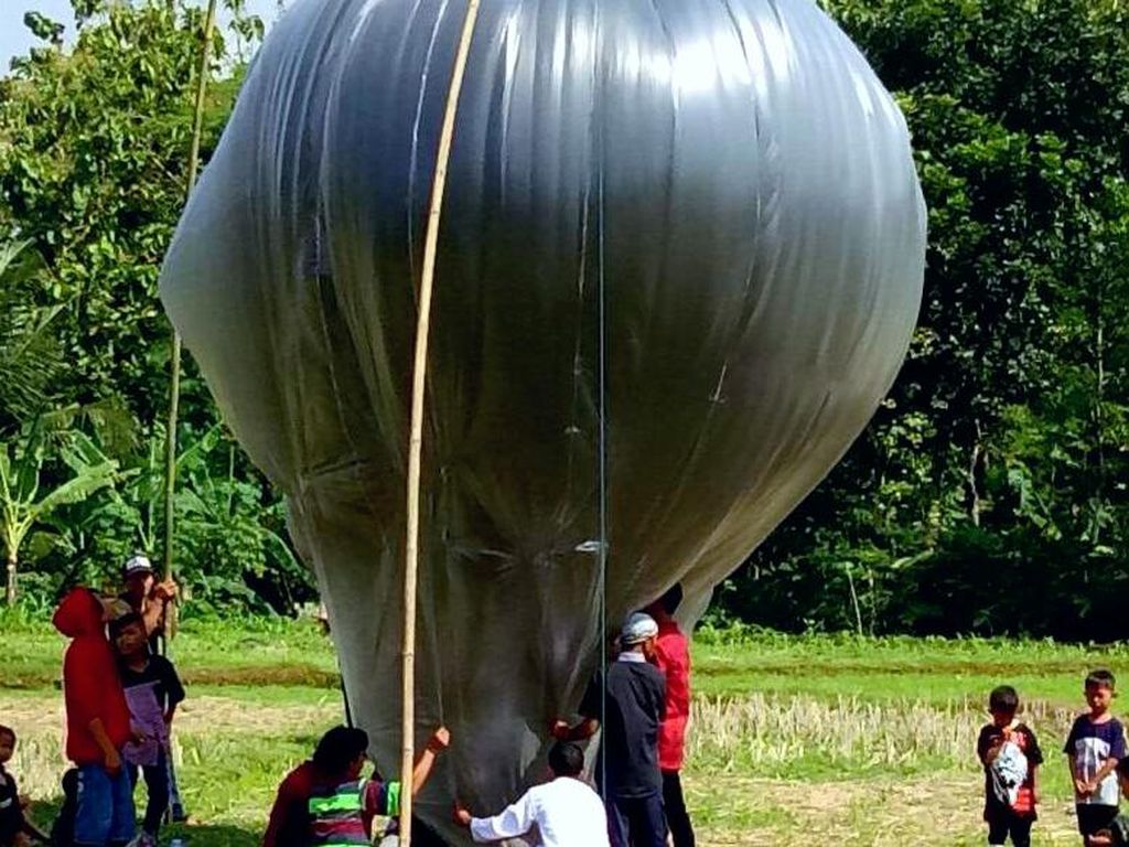 Ini Alasan Kenapa Lepas Balon Udara Bisa Membahayakan Penerbangan Ini Alasan Kenapa Lepas Balon Udara Bisa Membahayakan Penerbangan