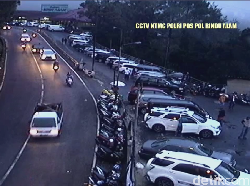 Traffic Update: Alun-alun Bandung Padat, Puncak Satu Arah ke Jakarta