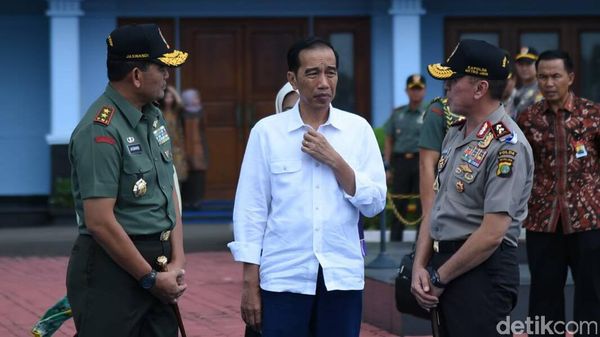 Melihat Jaket Jokowi: Dari Bomber Sampai The Flash