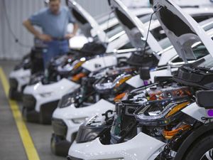 Chevrolet Mulai Produksi Mobil Otonom Bolt Listrik Chevrolet Mulai Produksi Mobil Otonom Bolt Listrik