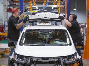 Mantan Bos GM Ramal Industri Mobil Hanya Punya Waktu 20 Tahun Lagi