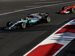 Hamilton Sebut Aksi Seruduk Vettel Memalukan Hamilton Sebut Aksi Seruduk Vettel Memalukan