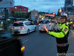 Puncak Arah Jakarta Padat, Sistem One Way Masih Diberlakukan