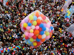 Tradisi Lepas Balon di Idul Fitri: dari Yerusalem hingga Jateng