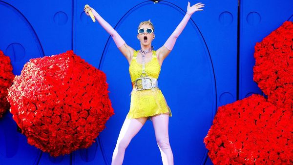 Foto: 10 Gaya Seksi Katy Perry Saat Beraksi di Panggung
