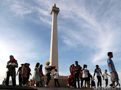 Libur Lebaran, Monas juga Dipadati Pengunjung