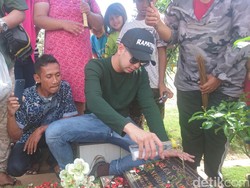 Duka Keluarga Lesmana, Raffi Menyesal dan Minta Maaf ke Ibunda Jupe