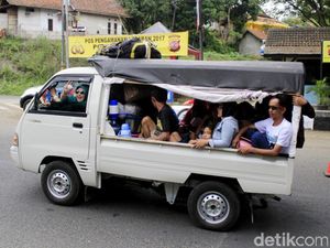 Polisi Garut Larang Warga Mudik Naik Mobil Bak Terbuka