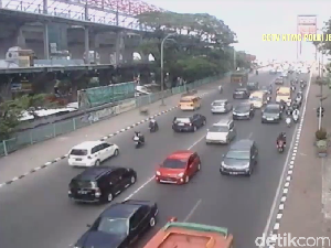 Traffic Update: Puncak ke Jakarta Macet, Jembatan Ampera Ramai Lancar