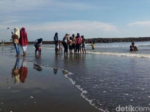 Wisatawan Mulai Singgahi Obyek Wisata di Pantura Wisatawan Mulai Singgahi Obyek Wisata di Pantura