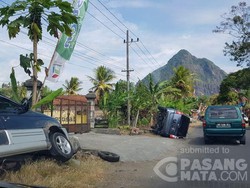 Kecelakaan di Jalur Menuju Pantai Prigi, 2 Mobil Hingga Terguling