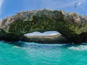 Kasus Corona Tinggi, Wisatawan di Meksiko Tak Peduli